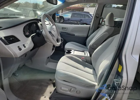 2011 Toyota Sienna Le z USA, uszkodzony, nr VIN 5TDKK3DC6BS001954